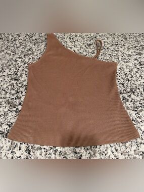 Promesa One-Shoulder Ribbed Tank Top in Warm Brown